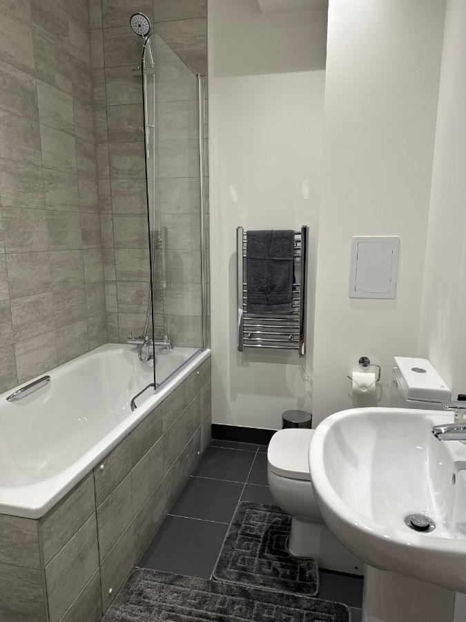 Sleek & Stylish Apartment By Dh Aparthotels ピーターバラ エクステリア 写真